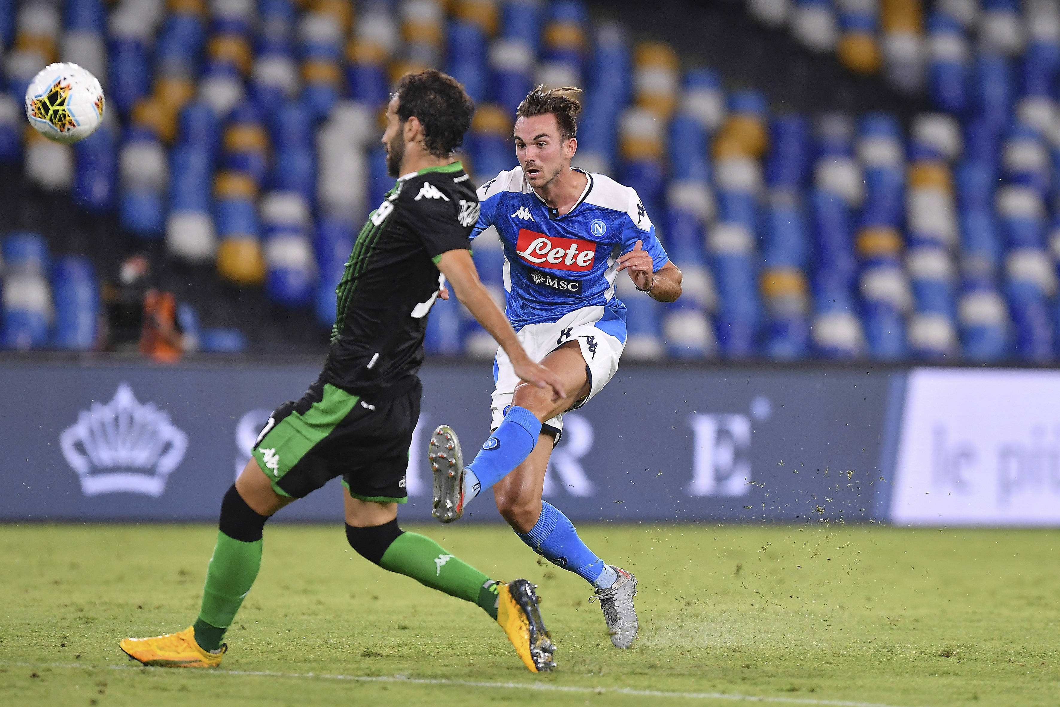 九游J9（中国）-多伦多猛龙训练开放日，赛前战术微调引欢呼，意甲在即，阵容厚度经受考验(多伦多猛龙队球衣)