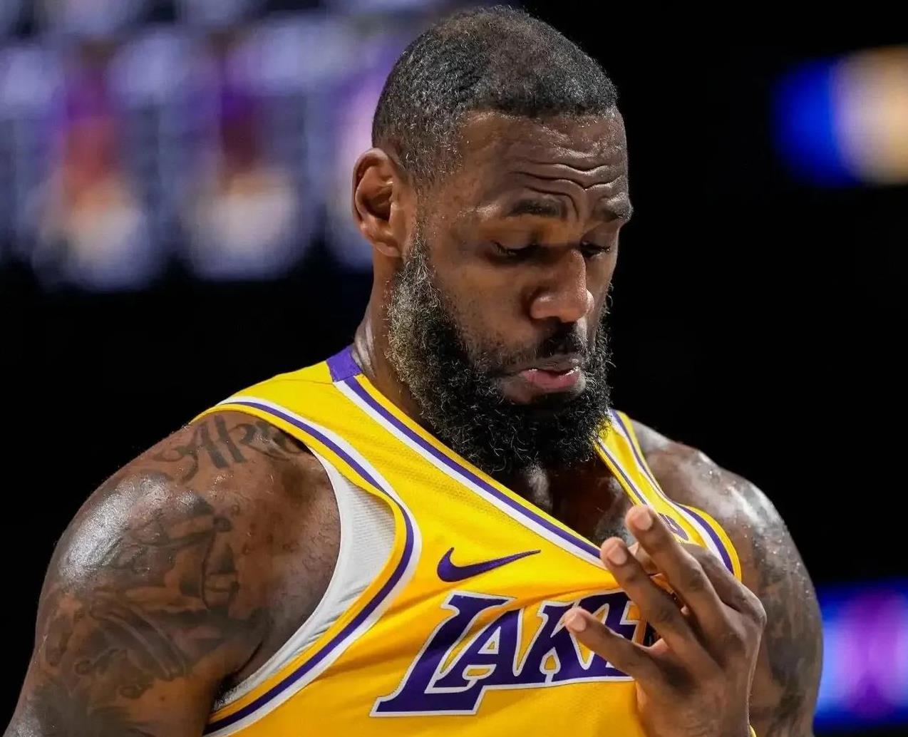 九游J9（中国）-包含詹姆斯在巴塞罗那比赛中连败菲尼克斯太阳转会期复出首秀，蒂姆连续十场比赛得分超过险胜瞬间刷屏的词条